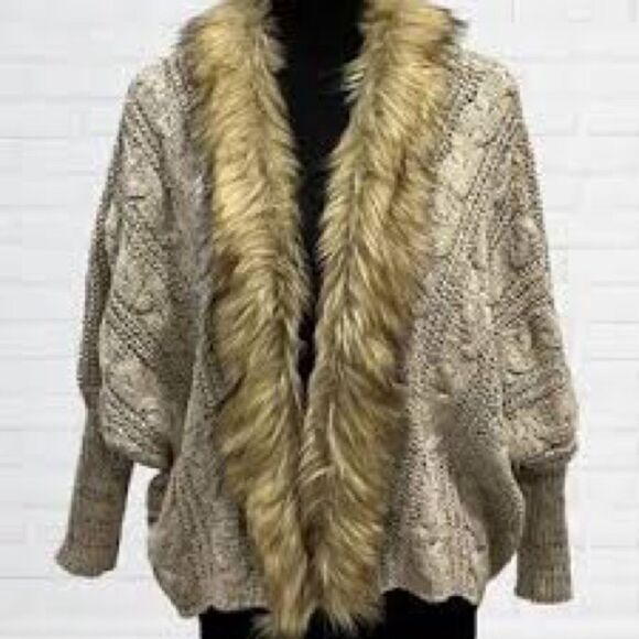 NWT CELLABIE OSFM Oversized Cardigan Open Front Cable Knit with Faux Fur Collar - Picture 1 of 11